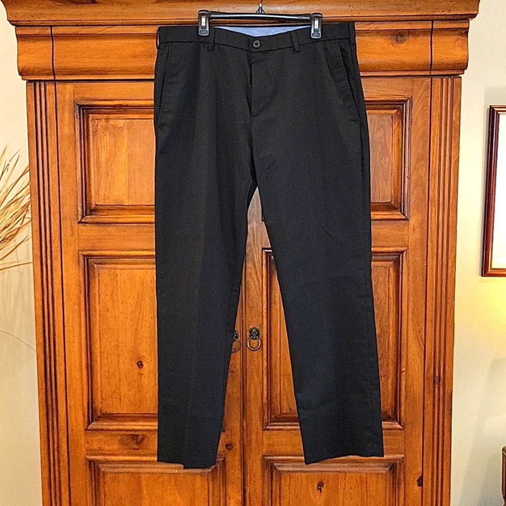 Haggar Men's No Iron Khaki Pants
